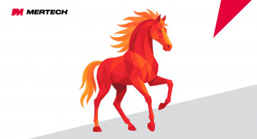 MERTECH поздравляет партнёров с Новым 2026 годом: итоги 2025 и планы на год Лошади