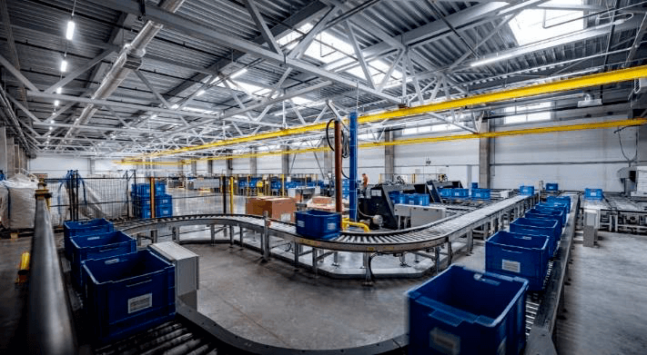 работает High Bay Warehouse